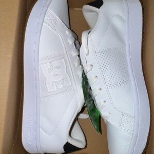 DC  Striker White Skateboarding Shoes
